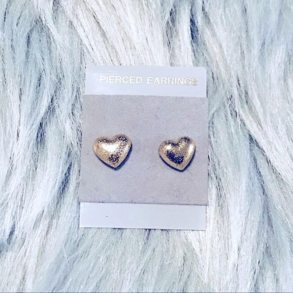 🆕Pretty Gold Foil-Like Textured 3-D Heart Shaped Post-Studded Earrings (NWT)